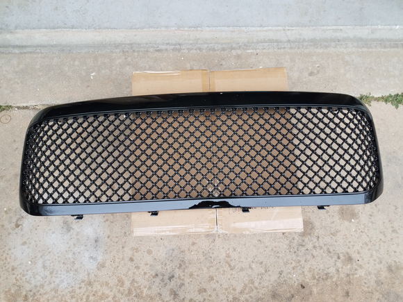 99-04 F-250/F-350/F-450/F-550 Mesh Grille (Black)