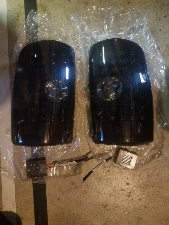 00-06 Tahoe/Suburban/Yukon LED Tail Lights (Smoke)