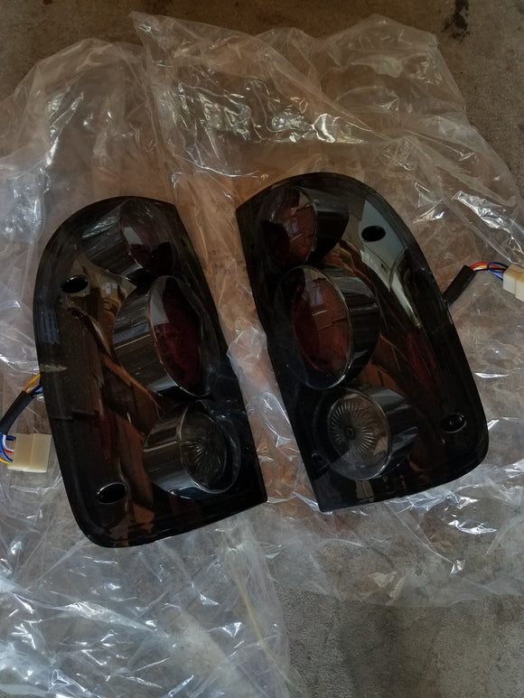 01-04 Toyota Tacoma Tail Lights (Smoke)