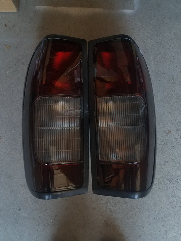 00-04 Nissan Frontier Tail Lights (Smoke)